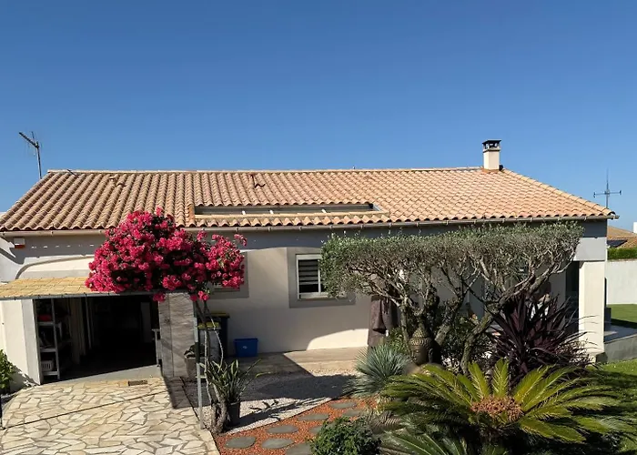Zen, Piscine, Jardin Balinais, 6 Personnes Villa Colombiers (Herault)