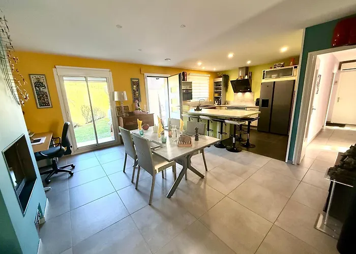 Zen, Piscine, Jardin Balinais, 6 Personnes Villa Colombiers (Herault)